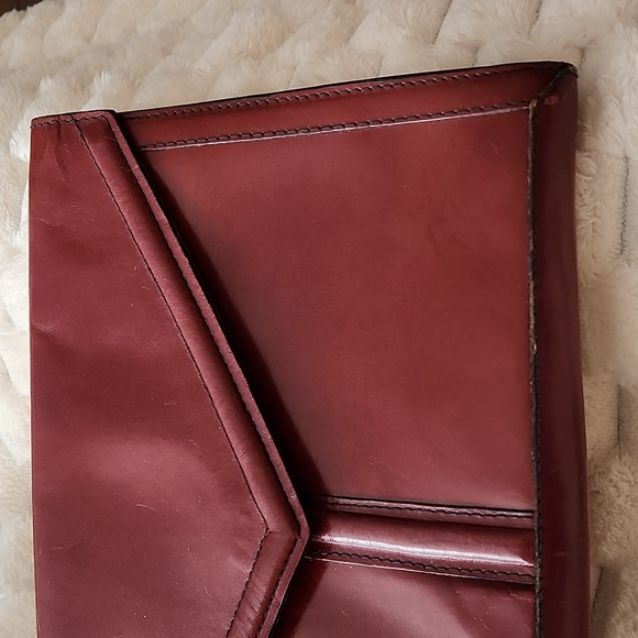 Beautiful Vintage Leather Clutch - Picture 2 of 11